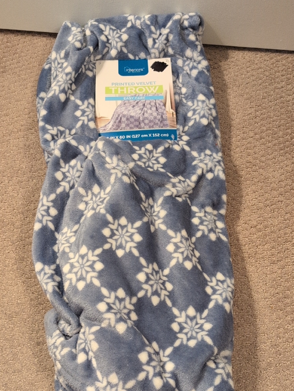 Printed Velvet Throw Blanket - Blue Snowflake NWT